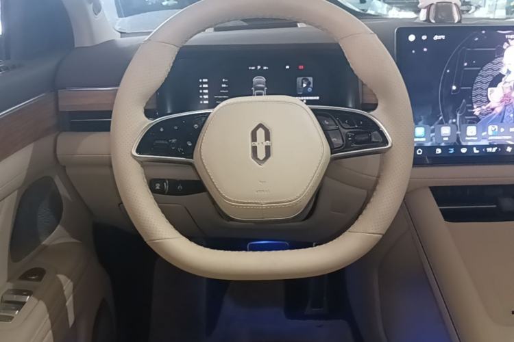 Used Hima AITO M7 2024 1.5T Rear-Drive Plus Version 5 Seats Steering Wheel