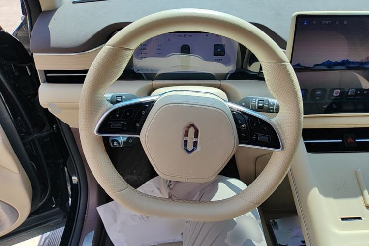 Used Hima AITO M7 2024 1.5T Intelligent Driving Rear-Drive Pro Version 5 Seats Steering Wheel