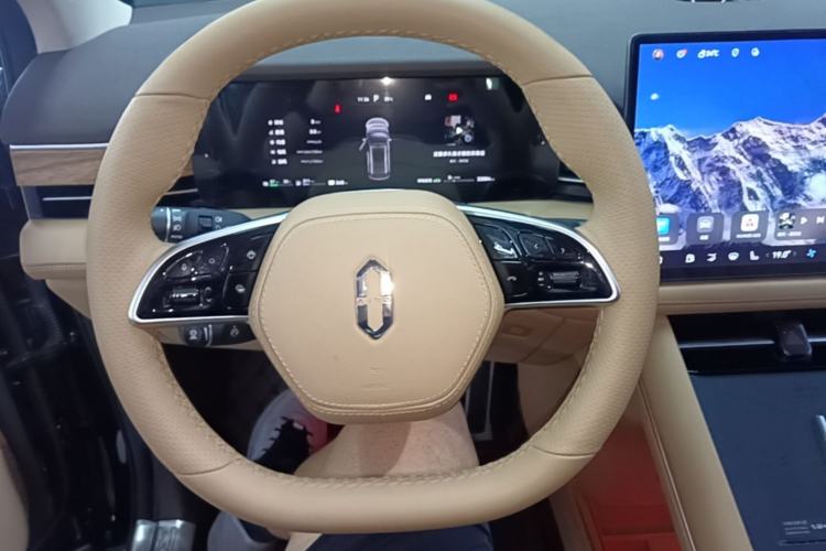 Used Hima AITO M7 2024 1.5T Intelligent Driving Rear-Drive Ultra Version 6 Seats Steering Wheel