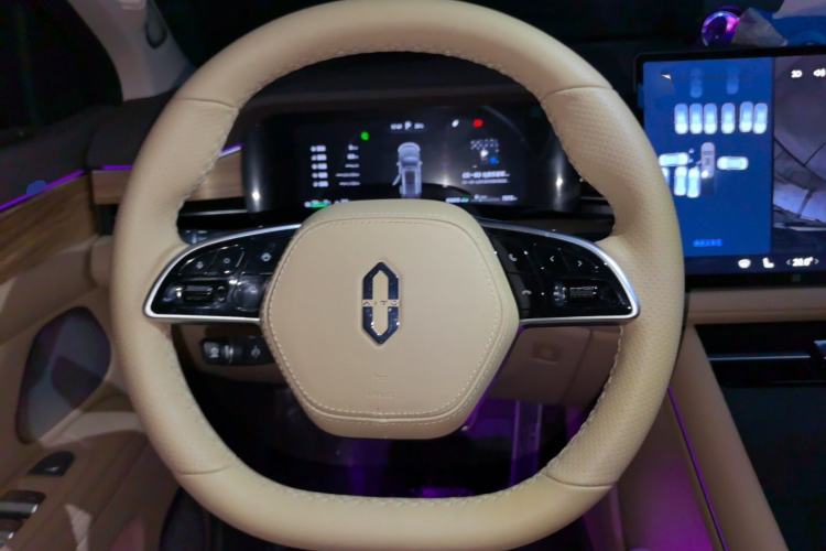 Used Hima AITO M7 2024 1.5T Intelligent Driving Rear-Drive Pro Version 5 Seats Steering Wheel