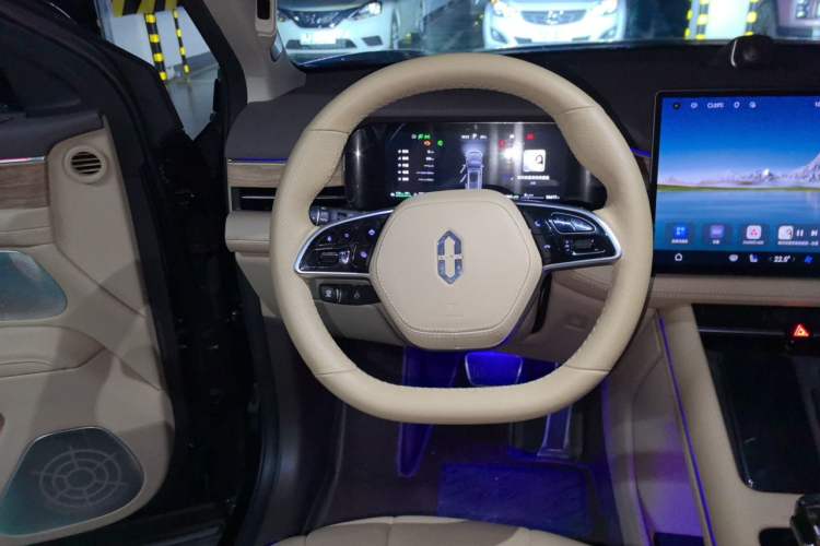 Used Hima AITO M7 2024 1.5T Intelligent Driving 4WD Max Edition 5 Seats Steering Wheel