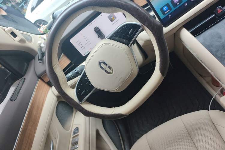 Used Hima AITO M7 2024 1.5T Intelligent Driving 4WD Max Edition 5 Seats Steering Wheel