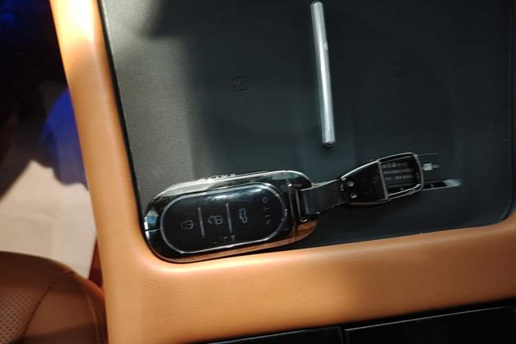Used Hima AITO M7 2024 1.5T Intelligent Drive Rear-Drive Ultra Version 5 Seats Vehicle Key