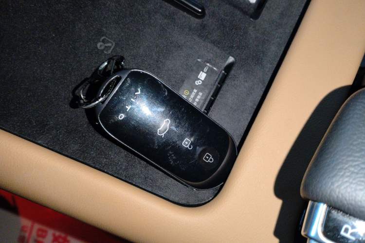 Used Hima AITO M7 2024 1.5T Rear-Drive Plus Version 5 Seats Vehicle Key