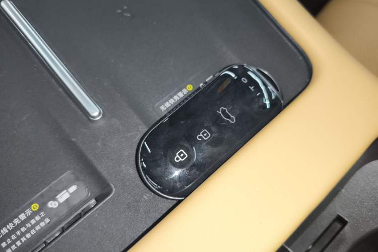 Used Hima AITO M7 2024 1.5T Intelligent Driving Rear-Drive Ultra Version 6 Seats Vehicle Key