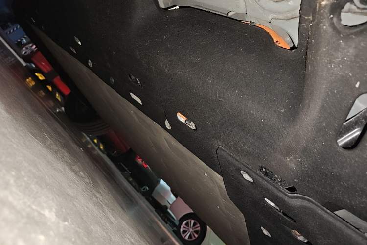 Used Hima AITO M7  Chassis Front Right