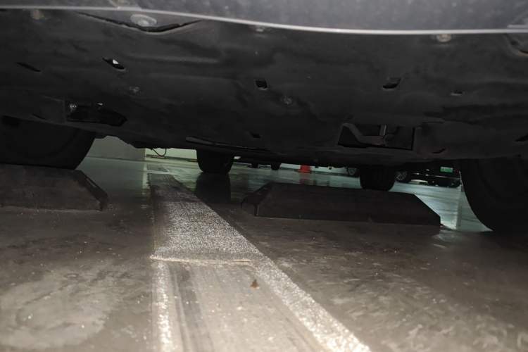 Used Hima AITO M7 2024 1.5T Rear-Drive Plus Version 5 Seats Chassis Front