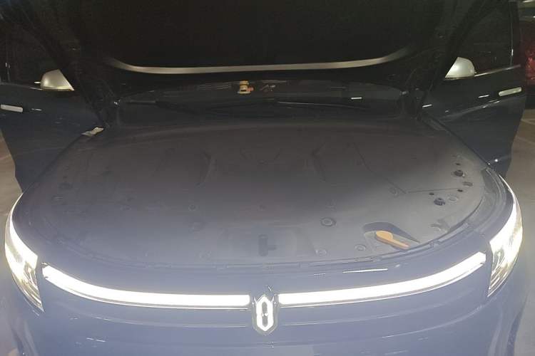 Used Hima AITO M7  Engine Bay