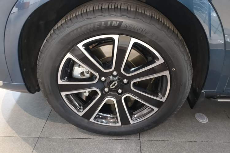 Used Hima AITO M7 2024 1.5T Intelligent Driving 4WD Max Edition 5 Seats Exterior 4