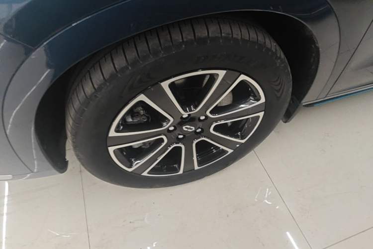 Used Hima AITO M7 2024 1.5T Intelligent Driving 4WD Ultra Version 6 Seats Exterior 4