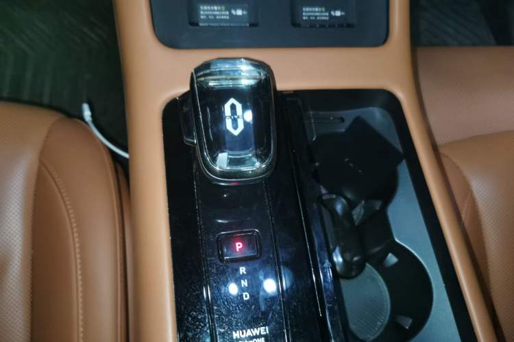 Used Hima AITO M7 2024 1.5T Intelligent Drive 4WD Ultra Version 5 Seats Gear Lever