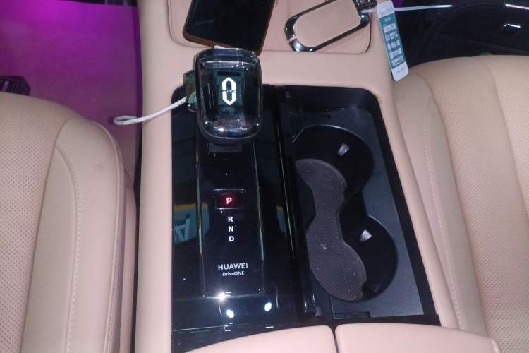 Used Hima AITO M7 2024 1.5T Intelligent Drive 4WD Ultra Version 5 Seats Gear Lever