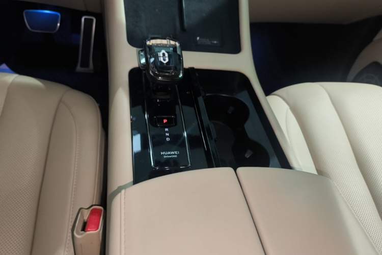 Used Hima AITO M7 2024 1.5T Intelligent Driving 4WD Max Edition 5 Seats Gear Lever