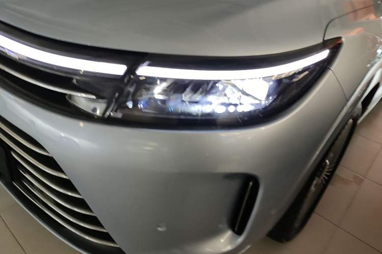 Used Hima AITO M7 2024 1.5T Rear-Drive Plus Version 5 Seats Left Front Headlight