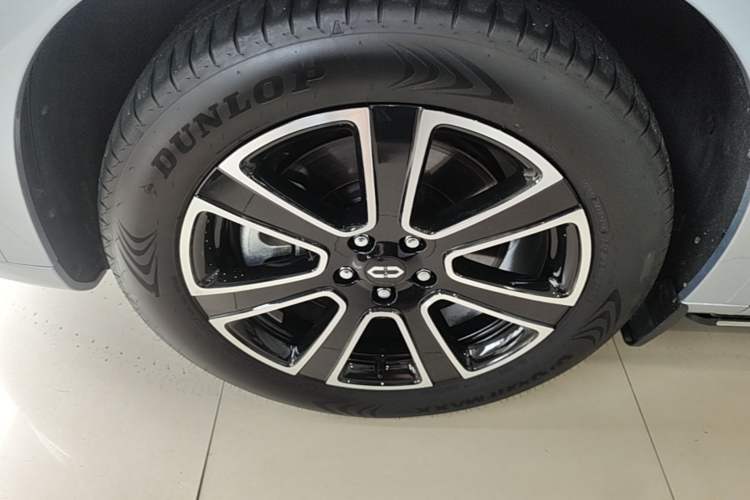 Used Hima AITO M7 2024 1.5T Intelligent Driving Rear-Drive Ultra Version 6 Seats Left Front Wheel Hub