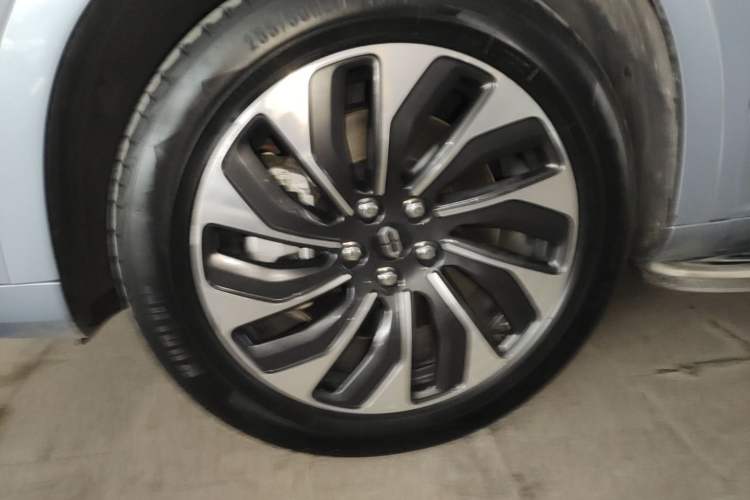 Used Hima AITO M7 2024 1.5T Rear-Drive Plus Version 5 Seats Left Front Wheel Hub
