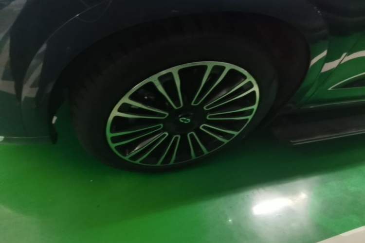 Used Hima AITO M7 2024 1.5T Intelligent Drive Rear-Drive Ultra Version 5 Seats Left Front Wheel Hub