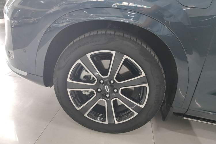 Used Hima AITO M7 2024 1.5T Intelligent Driving Rear-Drive Ultra Version 6 Seats Left Front Wheel Hub