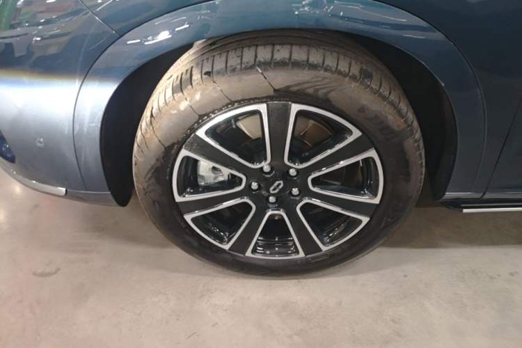 Used Hima AITO M7 2024 1.5T Intelligent Drive Rear-Drive Ultra Version 5 Seats Left Front Wheel Hub