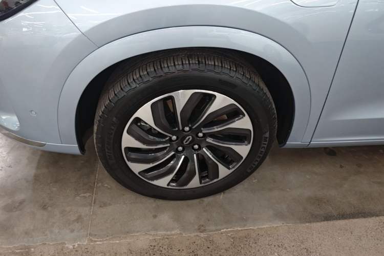 Used Hima AITO M7 2024 1.5T Intelligent Driving 4WD Max Edition 5 Seats Left Front Wheel Hub