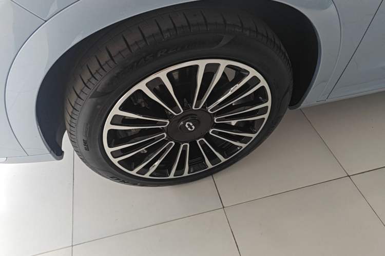 Used Hima AITO M7 2024 1.5T Intelligent Drive 4x4 Max Edition 6 Seats Left Front Wheel Hub