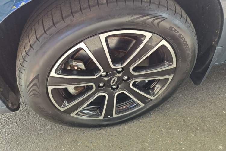 Used Hima AITO M7 2024 1.5T Intelligent Drive Rear-Drive Ultra Version 5 Seats Left Front Wheel Hub