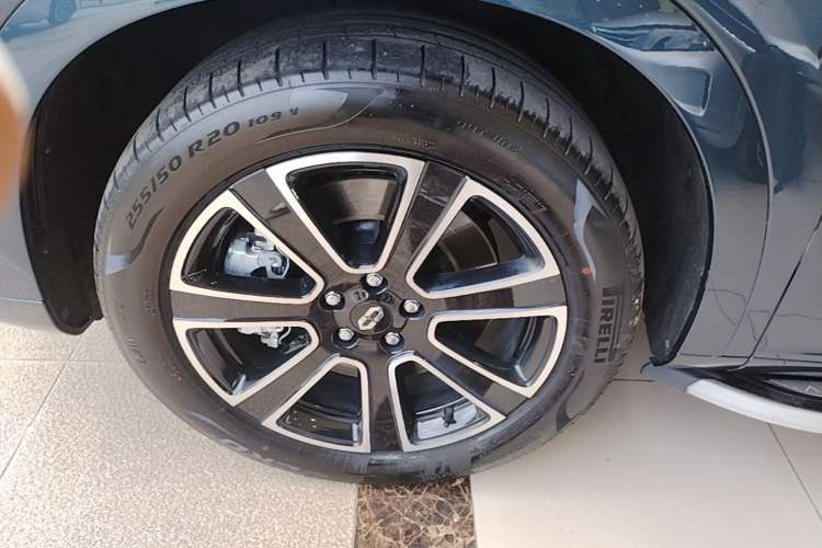 Used Hima AITO M7 2024 1.5T Intelligent Driving 4WD Ultra Version 6 Seats Left Front Wheel Hub