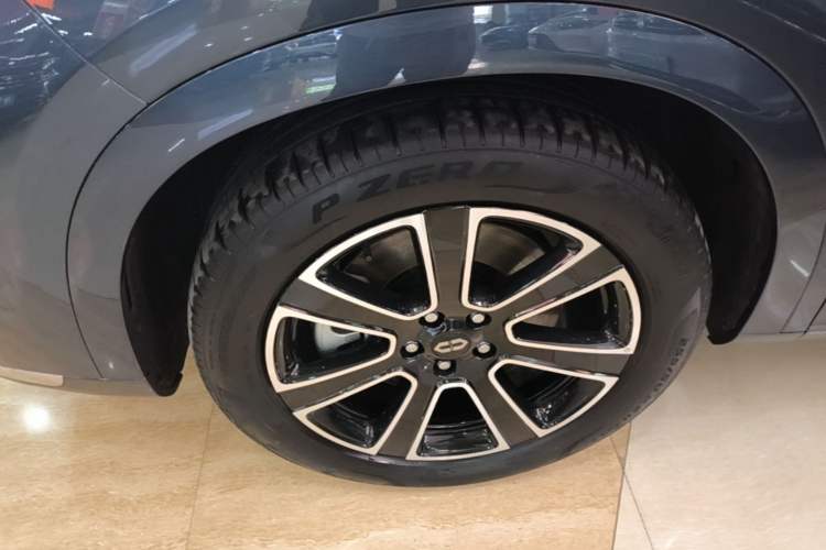 Used Hima AITO M7 2024 1.5T Intelligent Drive Rear-Drive Ultra Version 5 Seats Left Front Wheel Hub