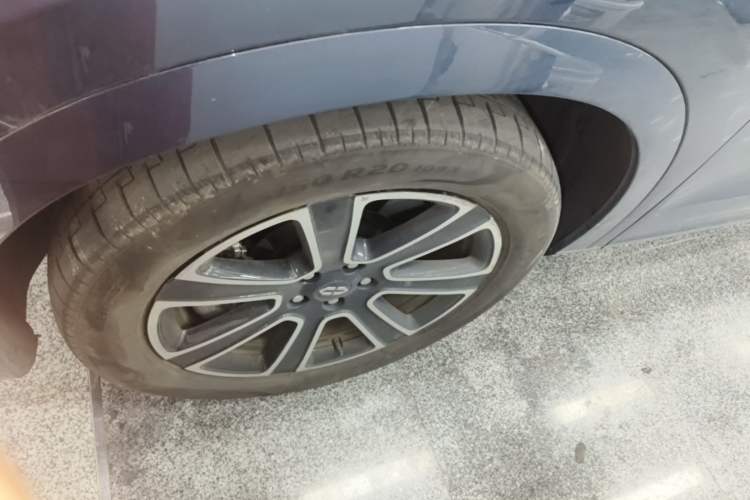 Used Hima AITO M7 2024 1.5T Intelligent Drive 4x4 Max Edition 6 Seats Left Front Wheel Hub