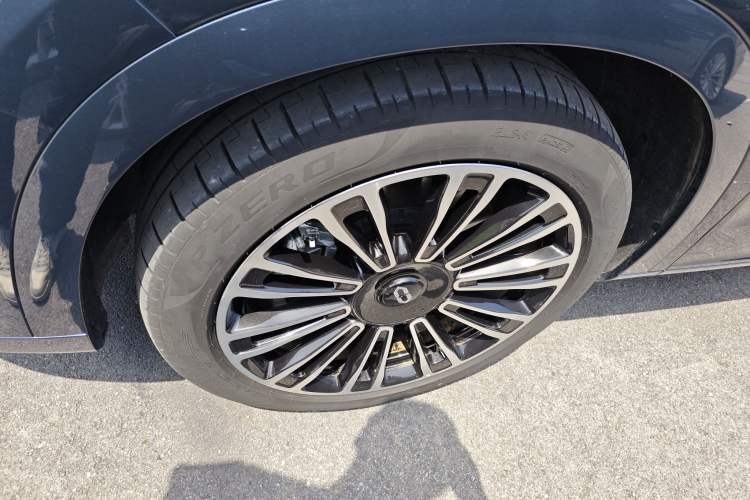 Used Hima AITO M7 2024 1.5T Intelligent Drive Rear-Drive Ultra Version 5 Seats Left Front Wheel Hub