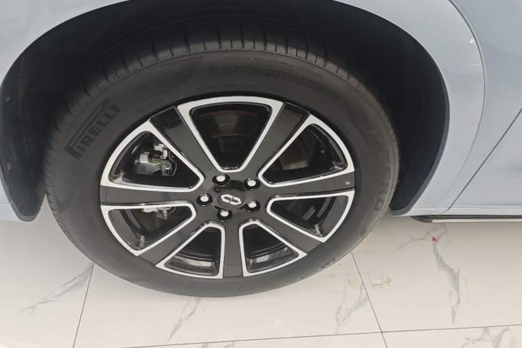 Used Hima AITO M7 2024 1.5T Four-Wheel Drive Plus Version 5 Seats Left Front Wheel Hub