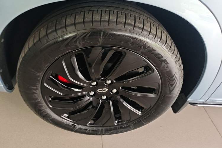 Used Hima AITO M7 2024 1.5T Intelligent Driving 4WD Max Edition 5 Seats Left Front Wheel Hub