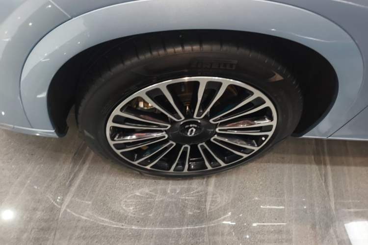 Used Hima AITO M7 2024 1.5T Intelligent Driving Rear-Drive Ultra Version 6 Seats Left Front Wheel Hub