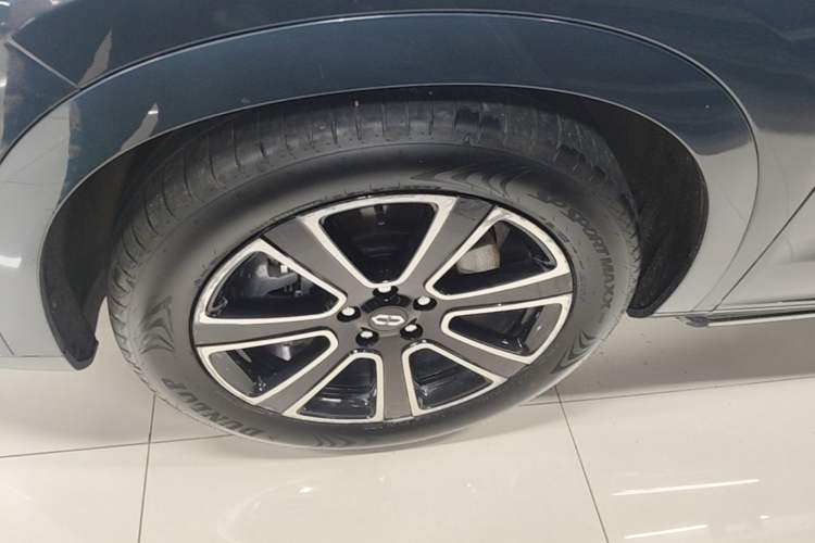 Used Hima AITO M7 2024 1.5T Intelligent Driving Rear-Drive Ultra Version 6 Seats Left Front Wheel Hub