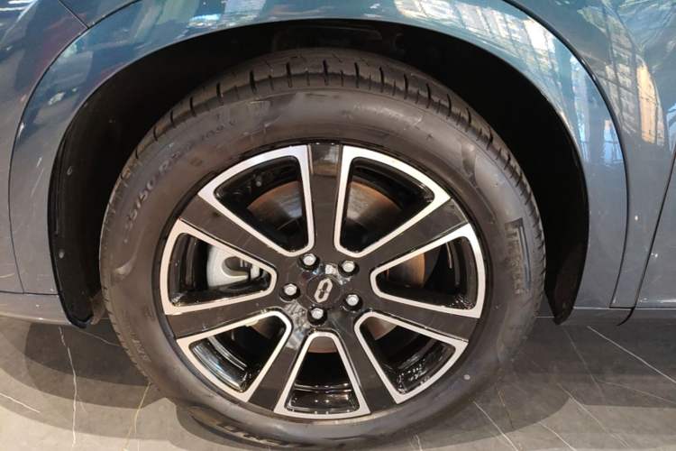 Used Hima AITO M7 2024 1.5T Intelligent Driving Rear-Drive Pro Version 5 Seats Left Front Wheel Hub