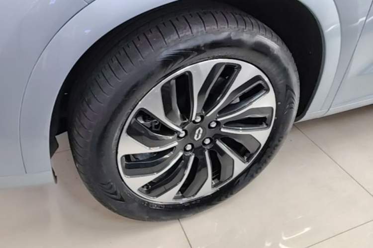 Used Hima AITO M7 2024 1.5T Intelligent Driving 4WD Max Edition 5 Seats Left Front Wheel Hub