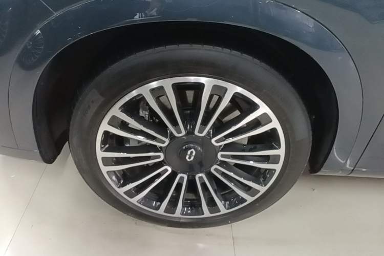 Used Hima AITO M7 2024 1.5T Intelligent Driving 4WD Ultra Version 6 Seats Left Front Wheel Hub