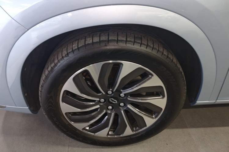 Used Hima AITO M7 2024 1.5T Intelligent Driving Rear-Drive Max Edition 6 Seats Left Front Wheel Hub