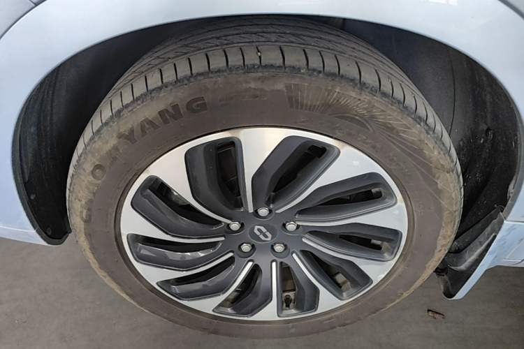 Used Hima AITO M7 2024 1.5T Rear-Drive Plus Version 5 Seats Left Front Wheel Hub