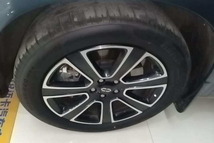 Used Hima AITO M7 2024 1.5T Intelligent Drive Rear-Drive Ultra Version 5 Seats Left Front Wheel Hub