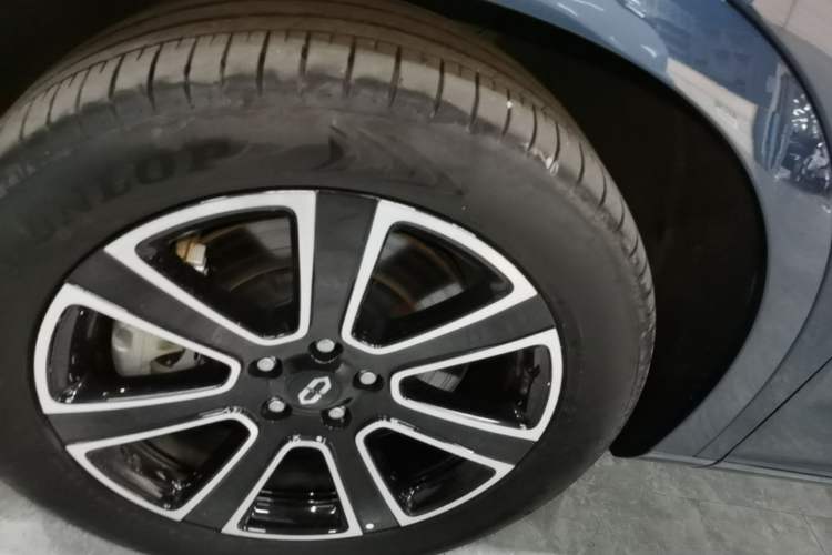 Used Hima AITO M7 2024 1.5T Intelligent Drive 4WD Ultra Version 5 Seats Left Front Wheel Hub