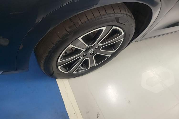 Used Hima AITO M7 2024 1.5T Intelligent Driving 4WD Ultra Version 6 Seats Left Front Wheel Hub