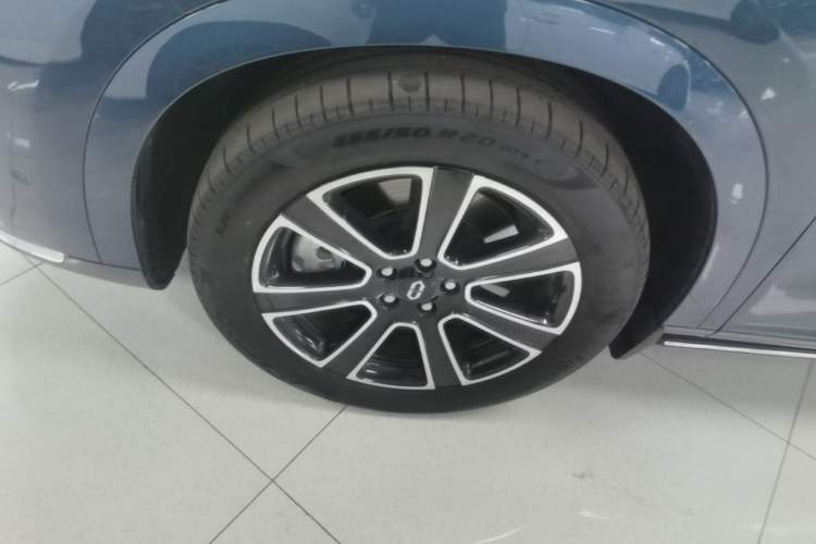 Used Hima AITO M7 2024 1.5T Intelligent Drive 4WD Ultra Version 5 Seats Left Front Wheel Hub