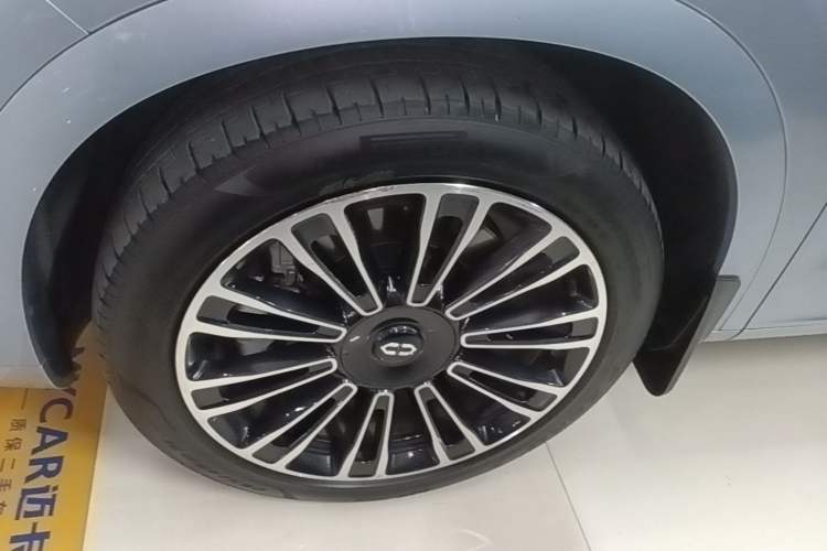 Used Hima AITO M7 2024 1.5T Intelligent Drive 4x4 Max Edition 6 Seats Left Front Wheel Hub