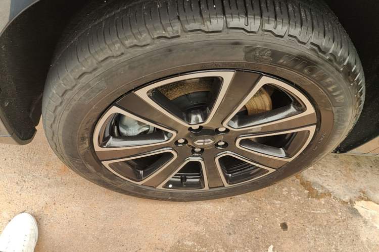 Used Hima AITO M7 2024 1.5T Intelligent Driving 4WD Pro Edition 6 Seats Left Front Wheel Hub