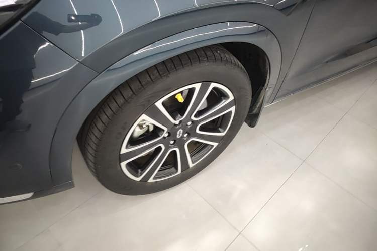 Used Hima AITO M7 2024 1.5T Intelligent Drive Rear-Drive Ultra Version 5 Seats Left Front Wheel Hub
