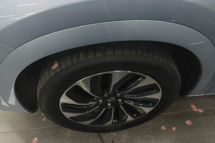 Used Hima AITO M7 2024 1.5T Intelligent Driving 4WD Max Edition 5 Seats Left Front Wheel Hub