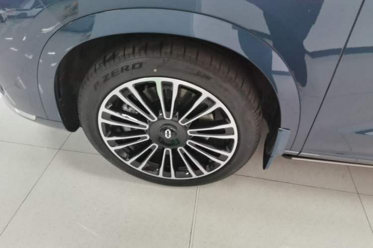 Used Hima AITO M7 2024 1.5T Intelligent Drive 4WD Ultra Version 5 Seats Left Front Wheel Hub