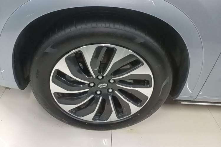 Used Hima AITO M7 2024 1.5T Rear-Drive Plus Version 5 Seats Left Front Wheel Hub