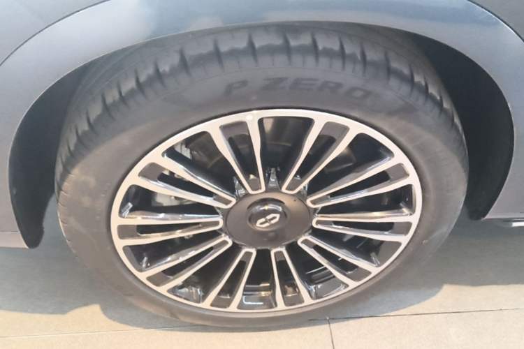 Used Hima AITO M7 2024 1.5T Intelligent Drive 4WD Ultra Version 5 Seats Left Front Wheel Hub